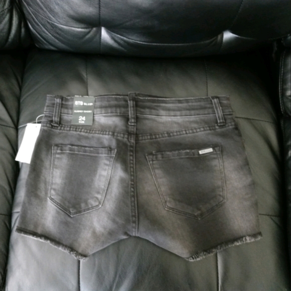 STS Blue Raw Hem Jean Shorts Gray/Black - Picture 2 of 3